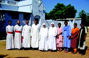 Consolers of the Sacred Heart with India priests and  ladies of the orphanage